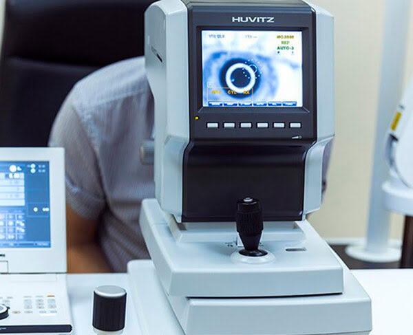 Всесторонняя диагностика зрения на авторефрактометре Huvitz HRK-1