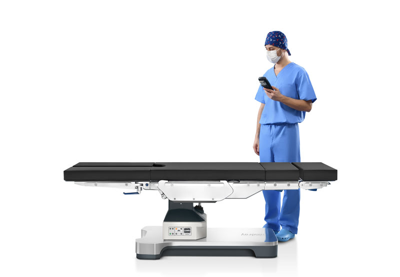 Минимальная высота операционного стола HyBase V8 – 595 мм – удобна для нейрохирургии
