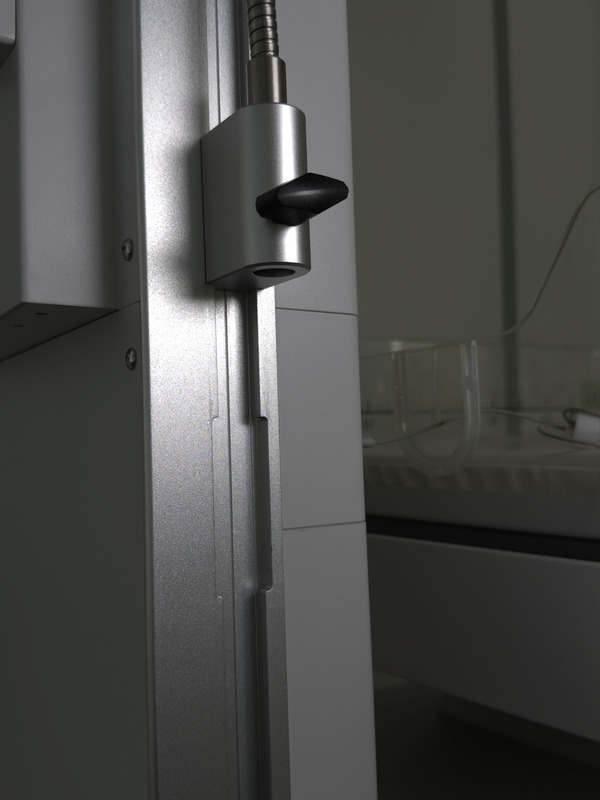 Установка дополнительного оборудования к BQ80 упрощается за счёт рельсовой системы с двух сторон стойки