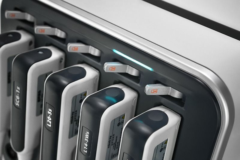 В УЗ-аппарате Resona i9W пять портов для датчиков, расположенных на удобной высоте, что облегчает доступ к ним врача.