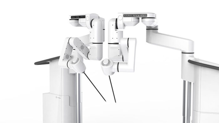  Робот-хирург Dexter  оснащен открытой мобильной, адаптируемой консолью, за которой можно работать как стоя, так и сидя. В нем применяются одноразовые шарнирные инструменты диаметром 8 мм, но также он совместим с лапароскопическими инструментами и может использоваться с любой коммерческой лапароскопической стойкой.