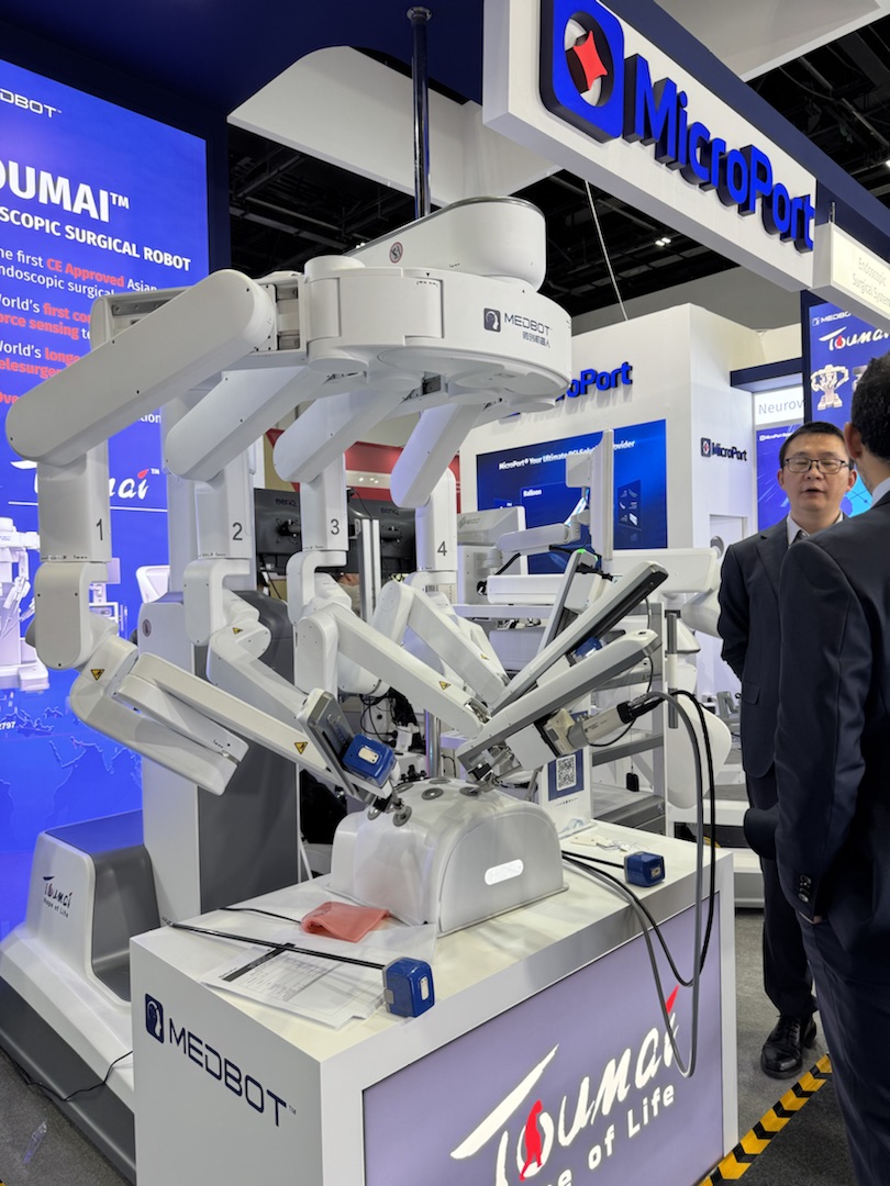 Робот-хирург Toumai – аналог робота Da Vinci 4-го поколения