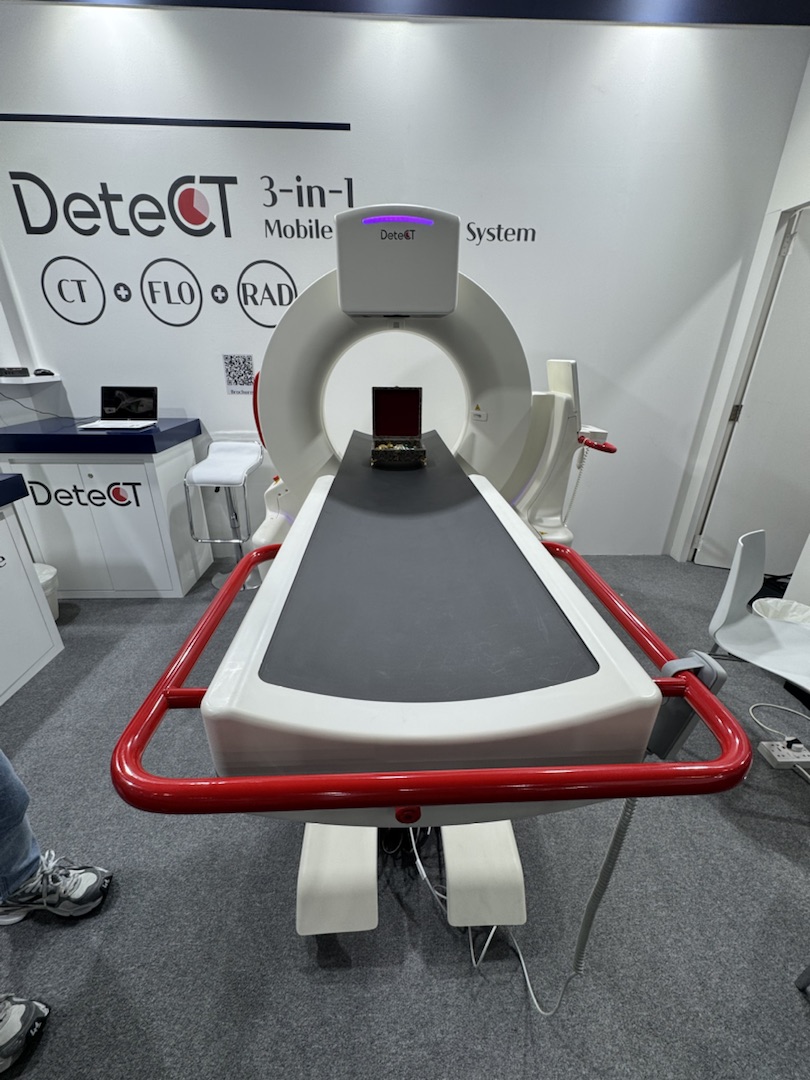 На Arab Health 2025 были представлены новые решения в области применения ИИ в медицине и роботохирургии