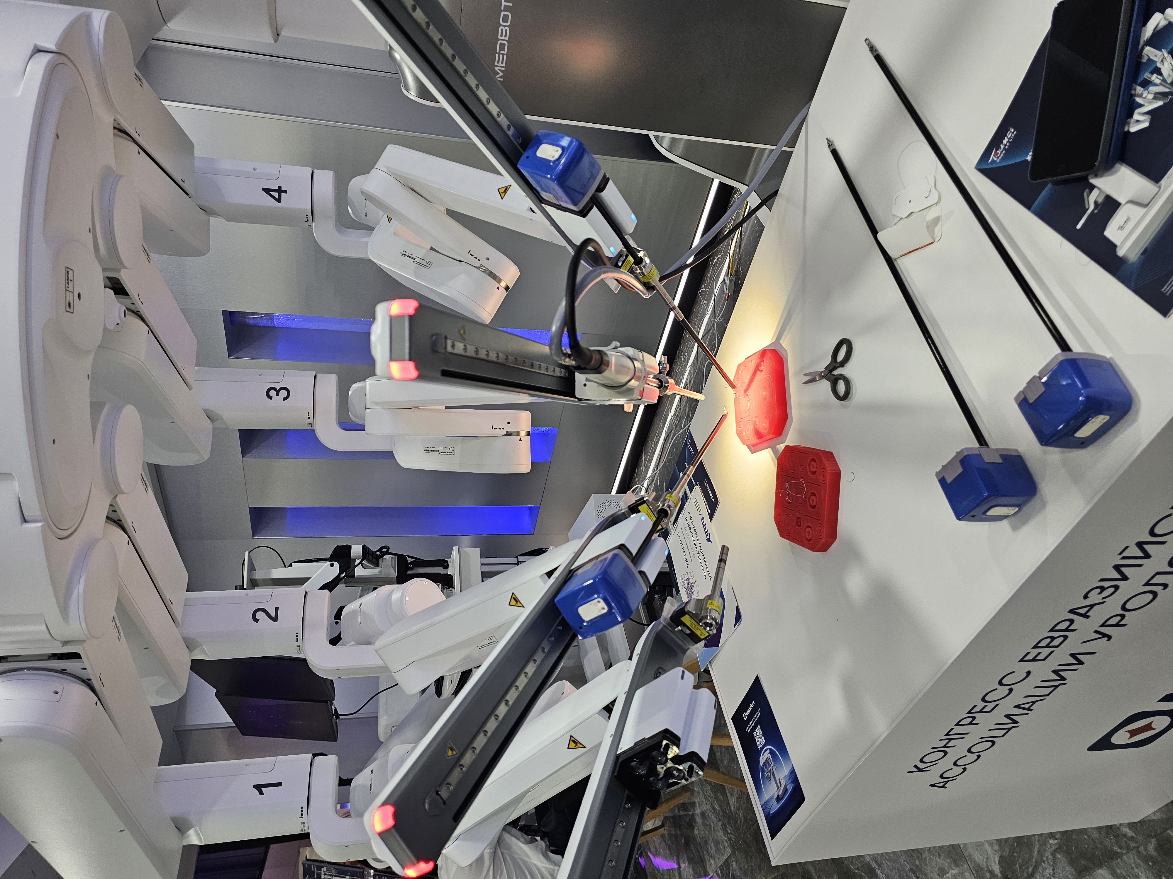 Участники Конгресса UROVERSA 2026 смогли ознакомиться с возможностями и преимуществами роботохирургического комплекса Toumai производства компании Medbot.