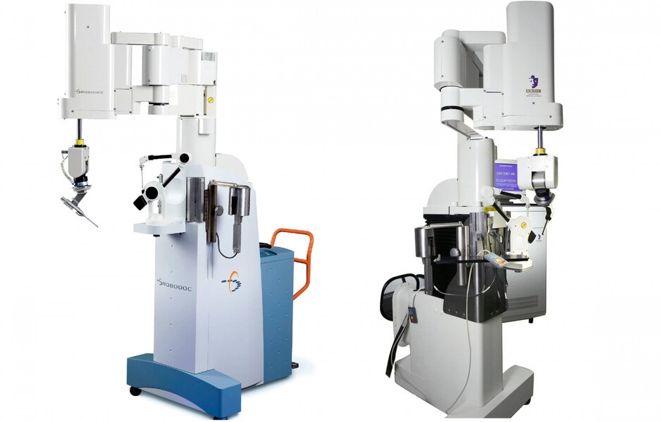 Из-за серии несчастных случаев использование системы ROBODOC пришлось прекратить, и она вернулась на рынок лишь после усовершенствований и повторных испытаний в 2008 году.