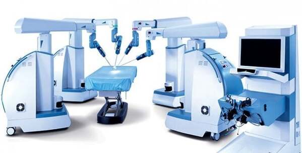 Важное преимущество Senhance перед Da Vinci – возможность адаптации под любую оптическую 3D-систему, что расширяет варианты выбора комплектации для ЛПУ.