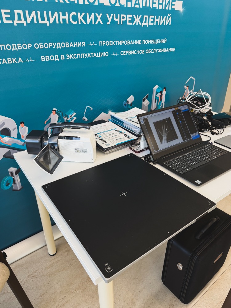 На стенде Тиара-Медикал был продемонстрирован портативный рентген Dexcowin ADX6000.