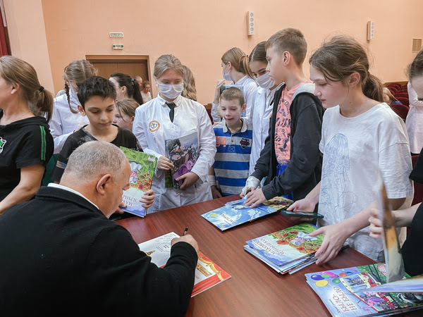 В честь 70-летнего юбилея Медицинского колледжа № 2 прошла акция «Доктора – детям» с участием его студентов